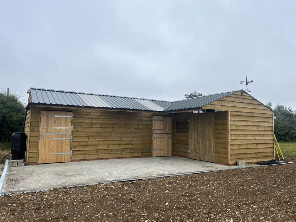 Corner Stable Block