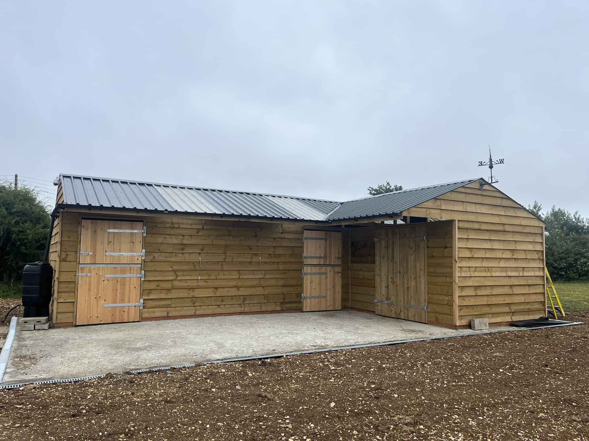 Corner Stable Block